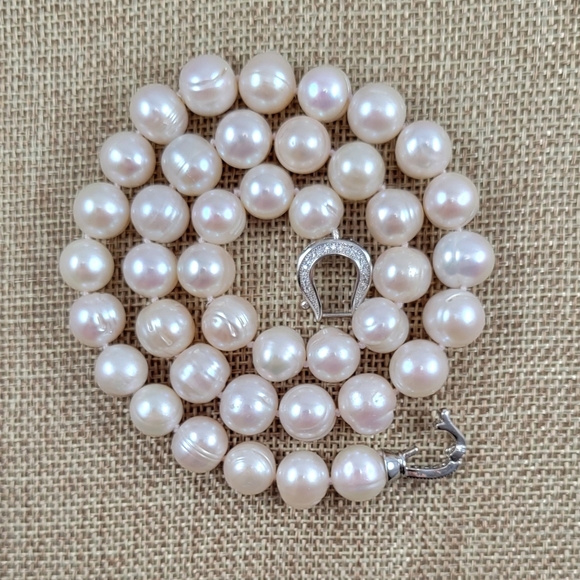 Real 17" Pearl Necklace - Picture 6 of 8